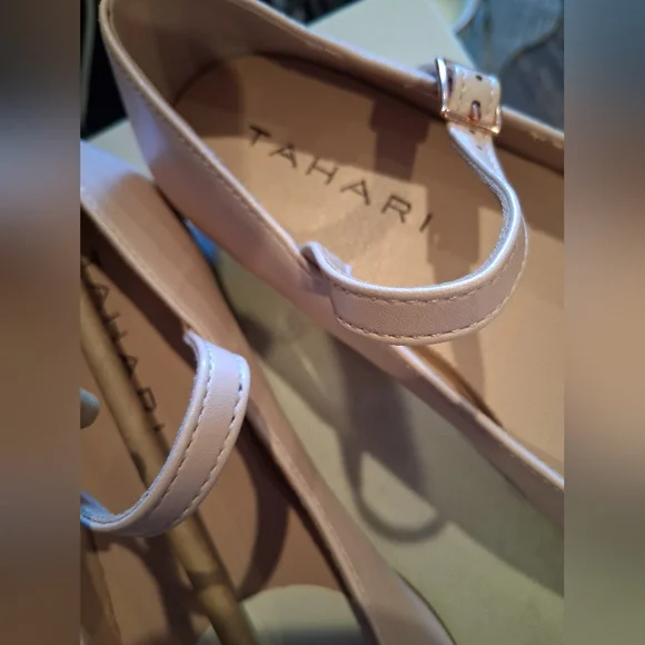 Tahari Loft Cap Toe Flats, Blush Pink and Gold. Size 7 - Picture 2 of 7